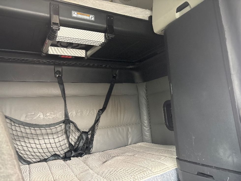 Sleeper Tractor-Heavy Duty Tractors-Freightliner-2022-T12664ST-El Paso-TX-585,828\n\t\tmiles-$ 73,250 - Image 17