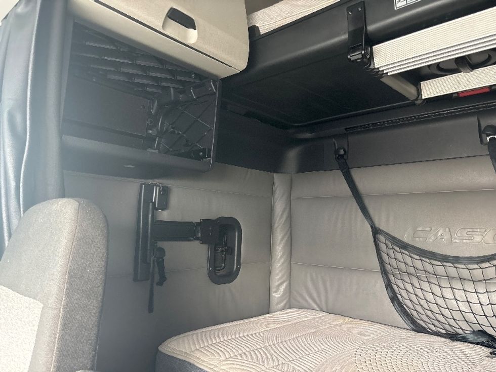 Sleeper Tractor-Heavy Duty Tractors-Freightliner-2022-T12664ST-El Paso-TX-585,828\n\t\tmiles-$ 73,250 - Image 18