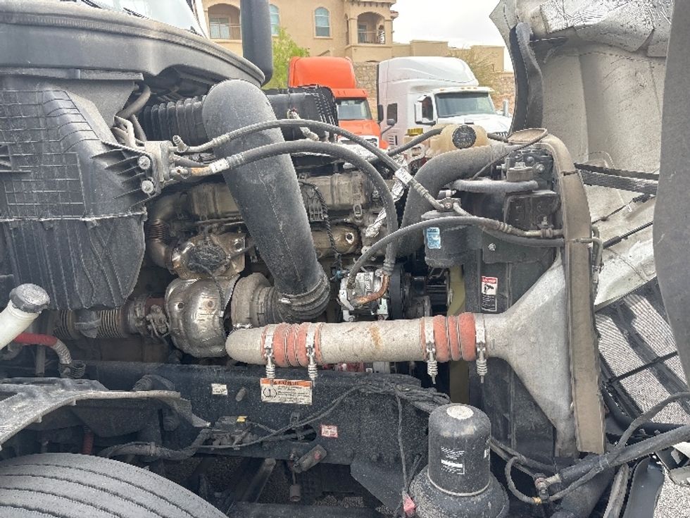 Sleeper Tractor-Heavy Duty Tractors-Freightliner-2022-T12664ST-El Paso-TX-585,828\n\t\tmiles-$ 73,250 - Image 19