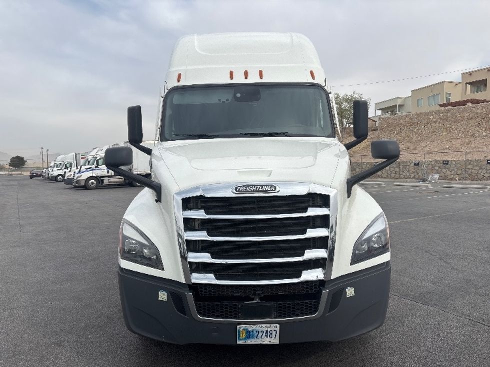 Sleeper Tractor-Heavy Duty Tractors-Freightliner-2022-T12664ST-El Paso-TX-585,828\n\t\tmiles-$ 73,250 - Image 2