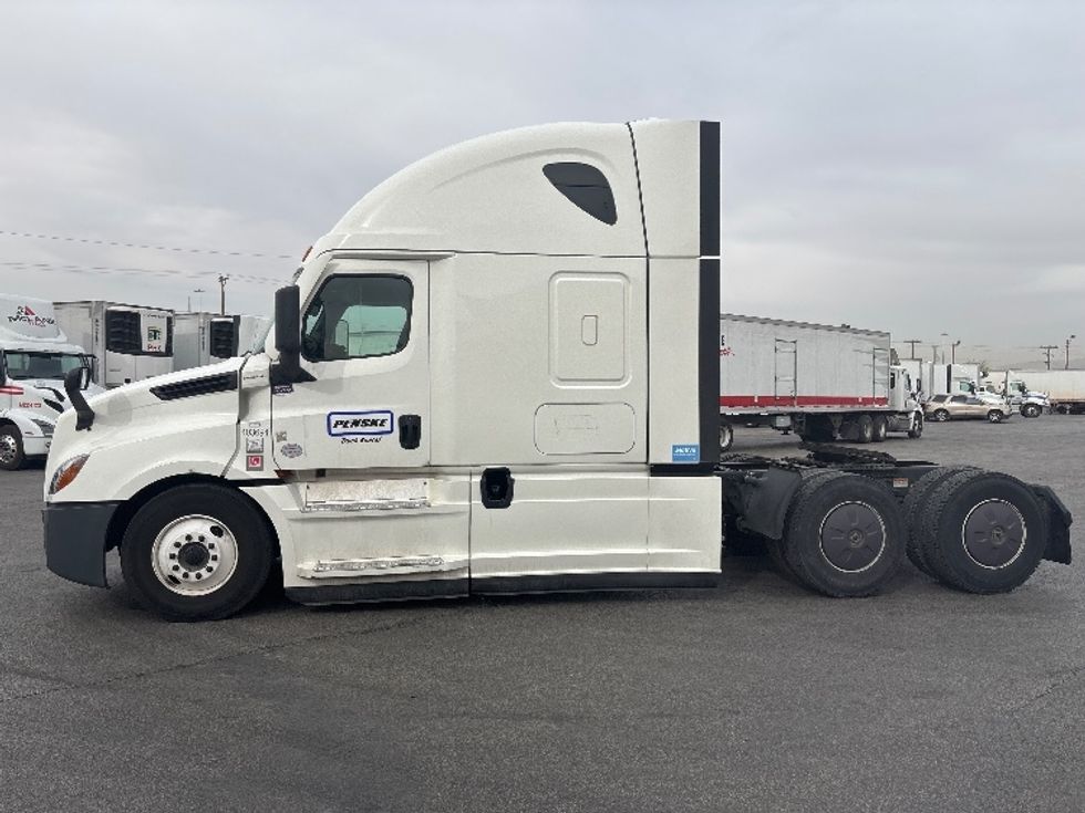 Sleeper Tractor-Heavy Duty Tractors-Freightliner-2022-T12664ST-El Paso-TX-585,828\n\t\tmiles-$ 73,250 - Image 4