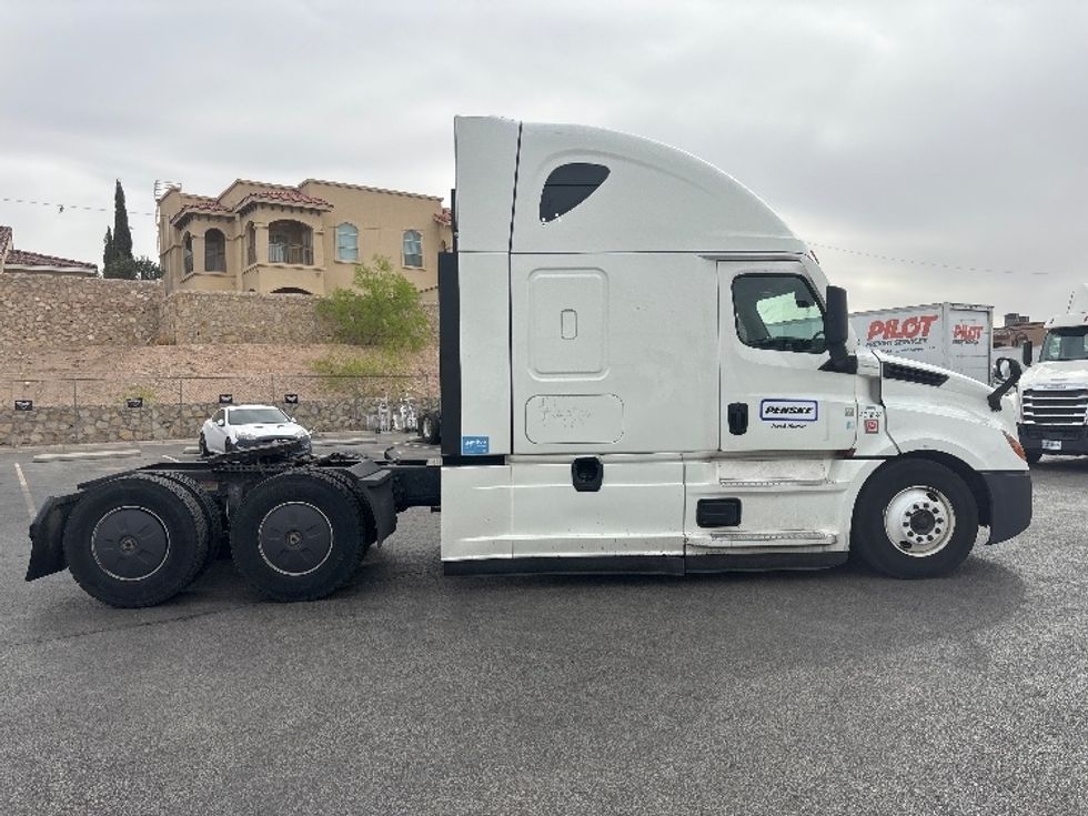 Sleeper Tractor-Heavy Duty Tractors-Freightliner-2022-T12664ST-El Paso-TX-585,828\n\t\tmiles-$ 73,250 - Image 8