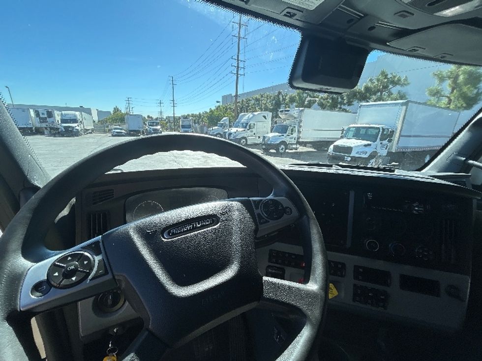 Sleeper Tractor-Heavy Duty Tractors-Freightliner-2022-T12664ST-El Paso-TX-596,941\n\t\tmiles-$ 60,000 - Image 11
