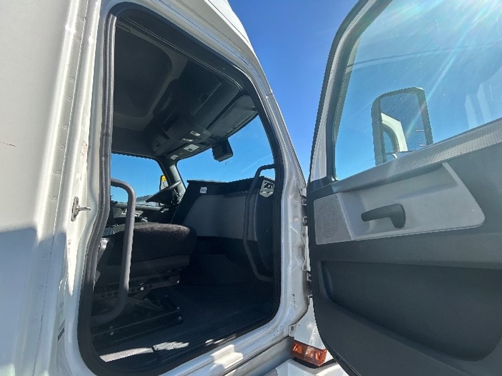 Sleeper Tractor-Heavy Duty Tractors-Freightliner-2022-T12664ST-El Paso-TX-596,941\n\t\tmiles-$ 60,000 - Image 13