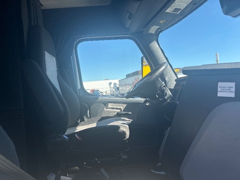 Sleeper Tractor-Heavy Duty Tractors-Freightliner-2022-T12664ST-El Paso-TX-596,941\n\t\tmiles-$ 60,000 - Image 15