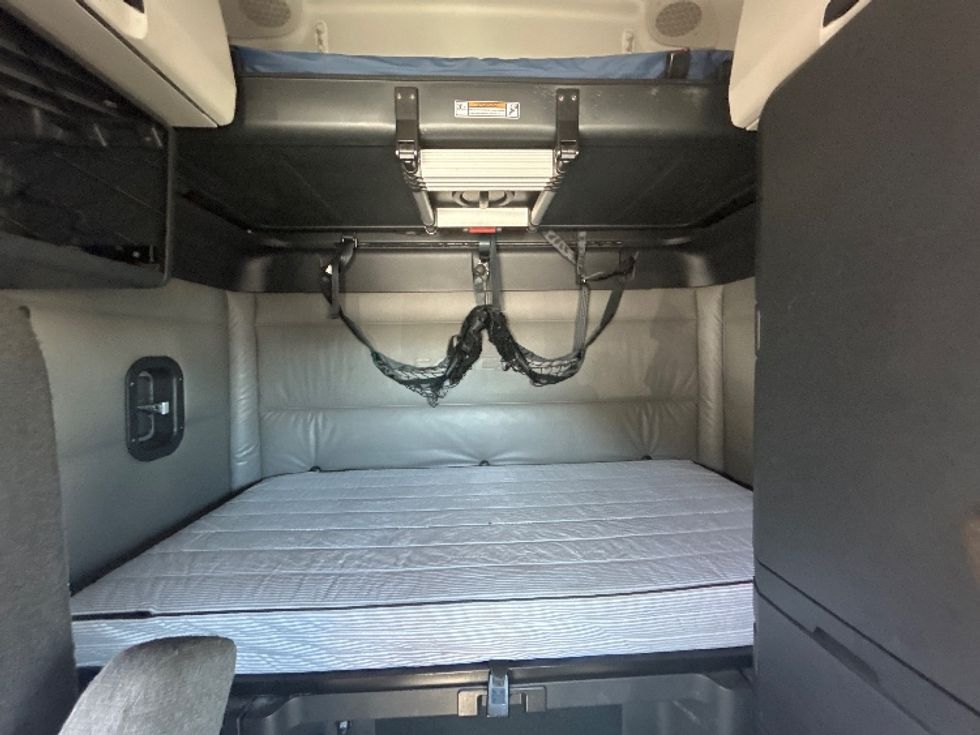 Sleeper Tractor-Heavy Duty Tractors-Freightliner-2022-T12664ST-El Paso-TX-596,941\n\t\tmiles-$ 60,000 - Image 16