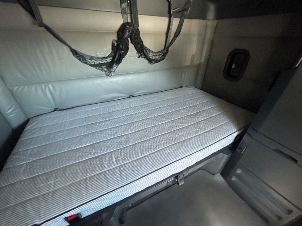 Sleeper Tractor-Heavy Duty Tractors-Freightliner-2022-T12664ST-El Paso-TX-596,941\n\t\tmiles-$ 60,000 - Image 17