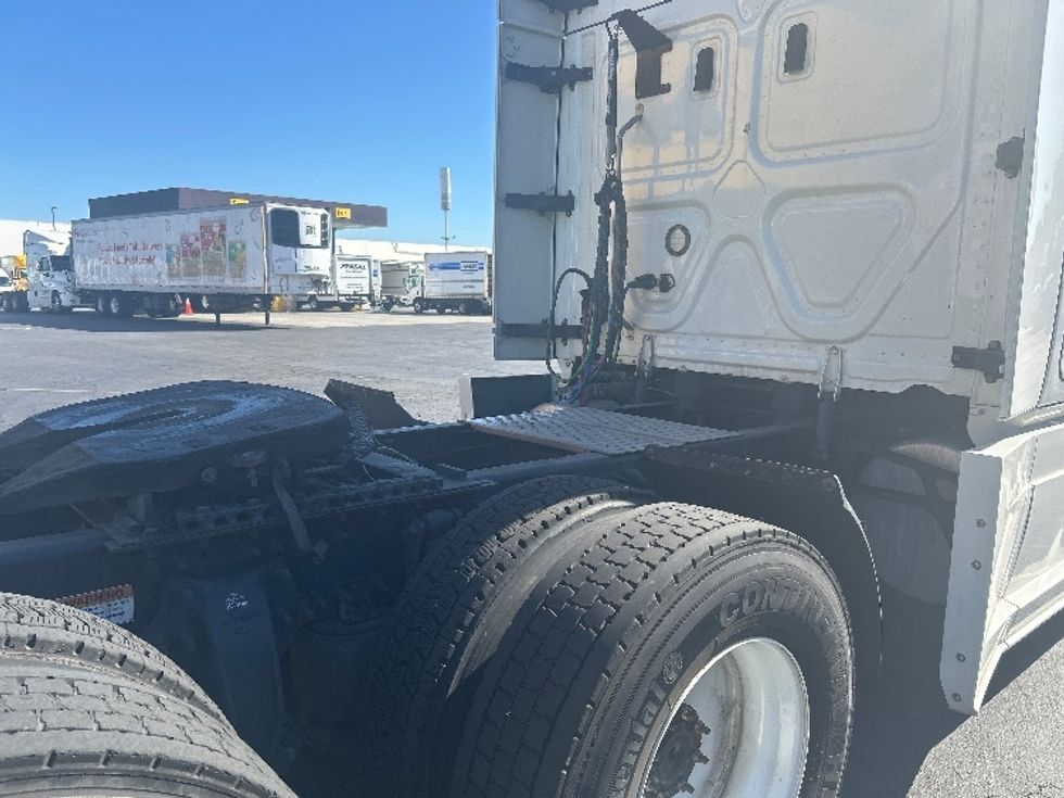 Sleeper Tractor-Heavy Duty Tractors-Freightliner-2022-T12664ST-El Paso-TX-596,941\n\t\tmiles-$ 60,000 - Image 23