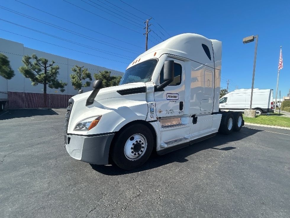 Sleeper Tractor-Heavy Duty Tractors-Freightliner-2022-T12664ST-El Paso-TX-596,941\n\t\tmiles-$ 60,000 - Image 3