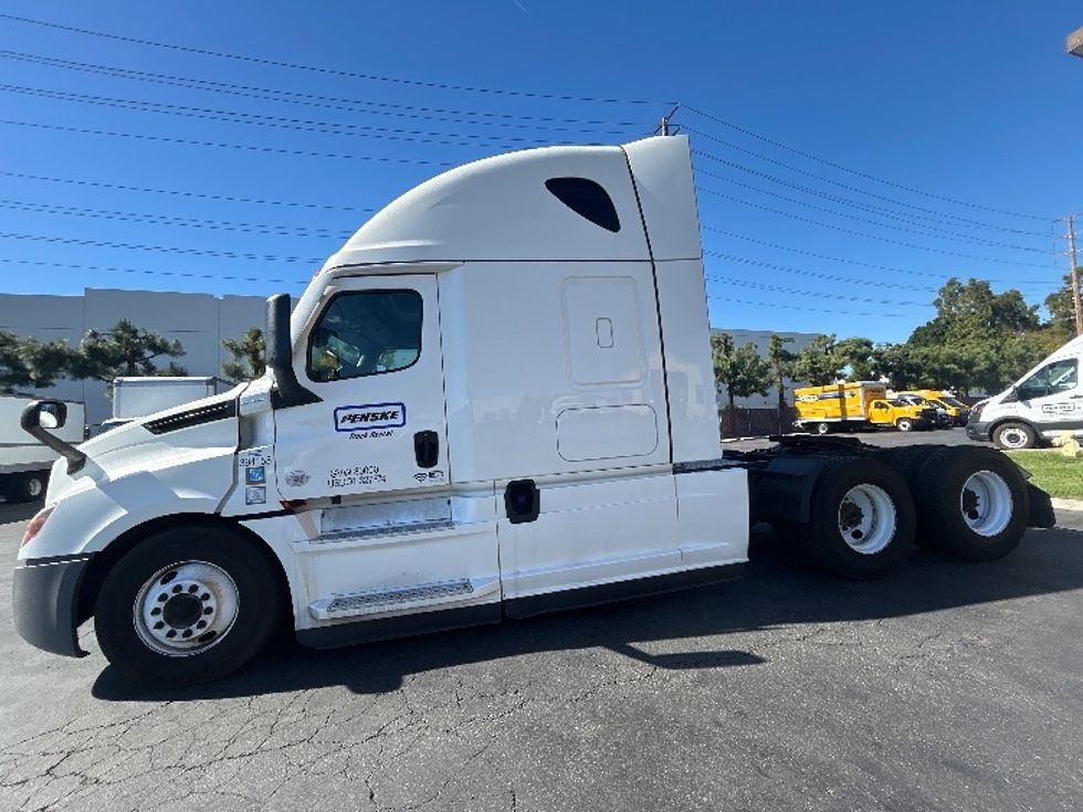 Sleeper Tractor-Heavy Duty Tractors-Freightliner-2022-T12664ST-El Paso-TX-596,941\n\t\tmiles-$ 60,000 - Image 4