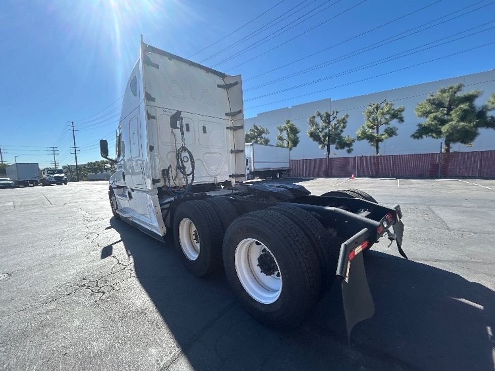 Sleeper Tractor-Heavy Duty Tractors-Freightliner-2022-T12664ST-El Paso-TX-596,941\n\t\tmiles-$ 60,000 - Image 5