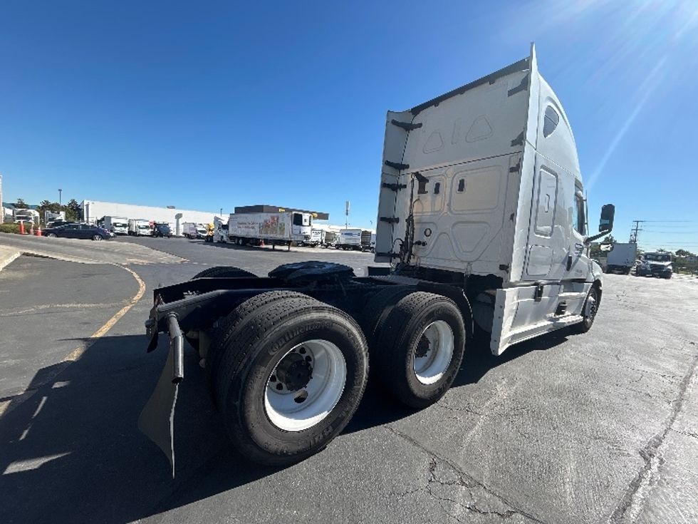 Sleeper Tractor-Heavy Duty Tractors-Freightliner-2022-T12664ST-El Paso-TX-596,941\n\t\tmiles-$ 60,000 - Image 7