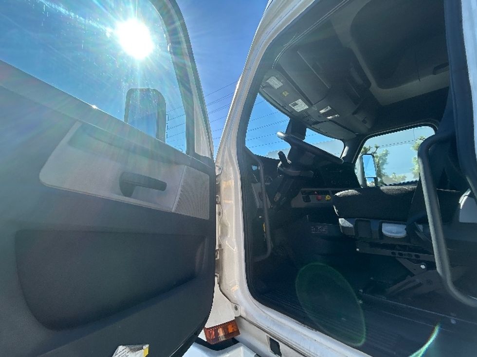 Sleeper Tractor-Heavy Duty Tractors-Freightliner-2022-T12664ST-El Paso-TX-596,941\n\t\tmiles-$ 60,000 - Image 9