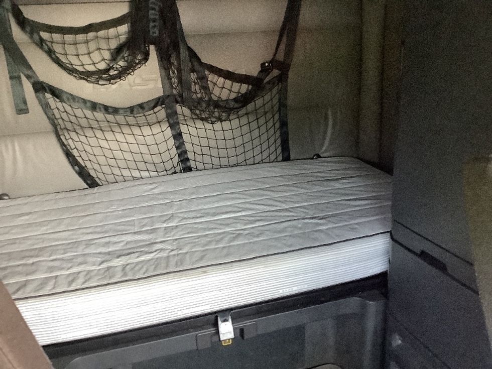 Sleeper Tractor-Heavy Duty Tractors-Freightliner-2022-T12664ST-Elizabethtown-KY-509,051\n\t\tmiles-$ 73,750 - Image 16