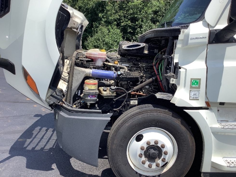 Sleeper Tractor-Heavy Duty Tractors-Freightliner-2022-T12664ST-Elizabethtown-KY-509,051\n\t\tmiles-$ 73,750 - Image 21