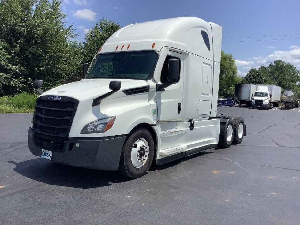 Sleeper Tractor-Heavy Duty Tractors-Freightliner-2022-T12664ST-Elizabethtown-KY-509,051\n\t\tmiles-$ 73,750 - Image 3