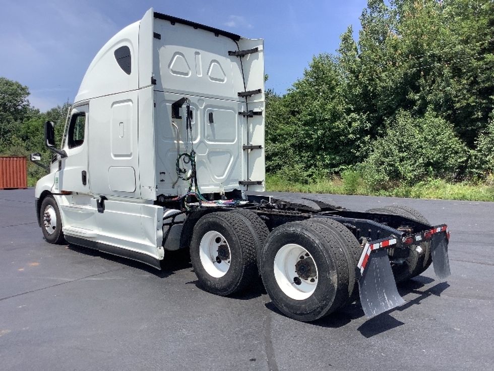 Sleeper Tractor-Heavy Duty Tractors-Freightliner-2022-T12664ST-Elizabethtown-KY-509,051\n\t\tmiles-$ 73,750 - Image 5