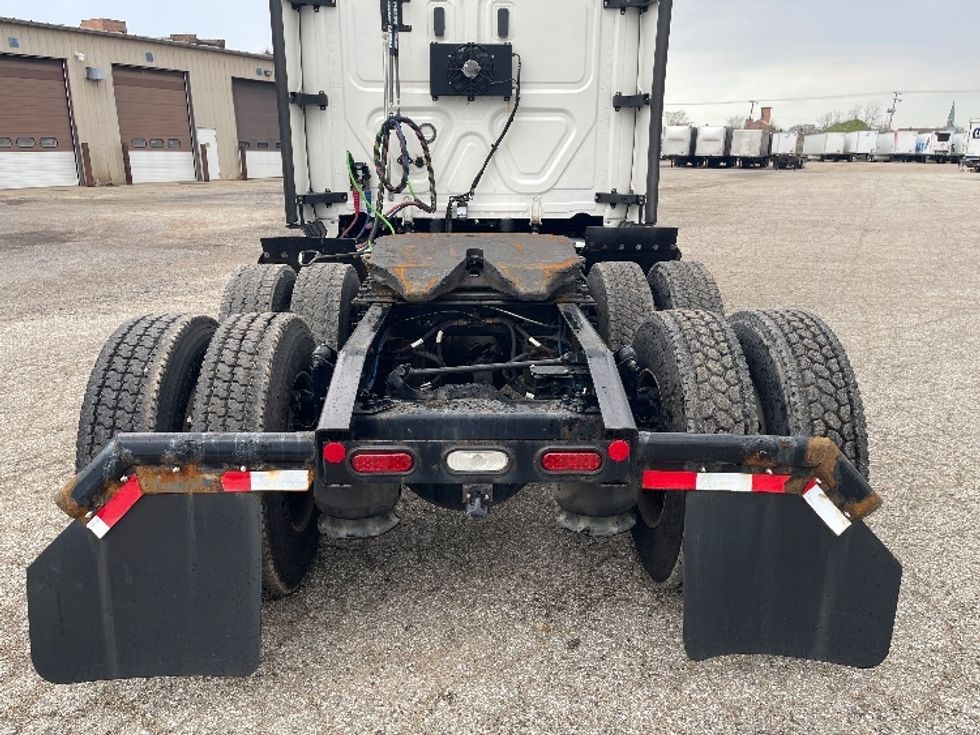 Sleeper Tractor-Heavy Duty Tractors-Freightliner-2022-T12664ST-Elkhart-IN-484,143\n\t\tmiles-$ 63,000 - Image 6