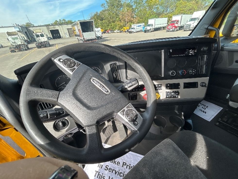 Sleeper Tractor-Heavy Duty Tractors-Freightliner-2022-T12664ST-Elmira-NY-432,516\n\t\tmiles-$ 71,000 - Image 10