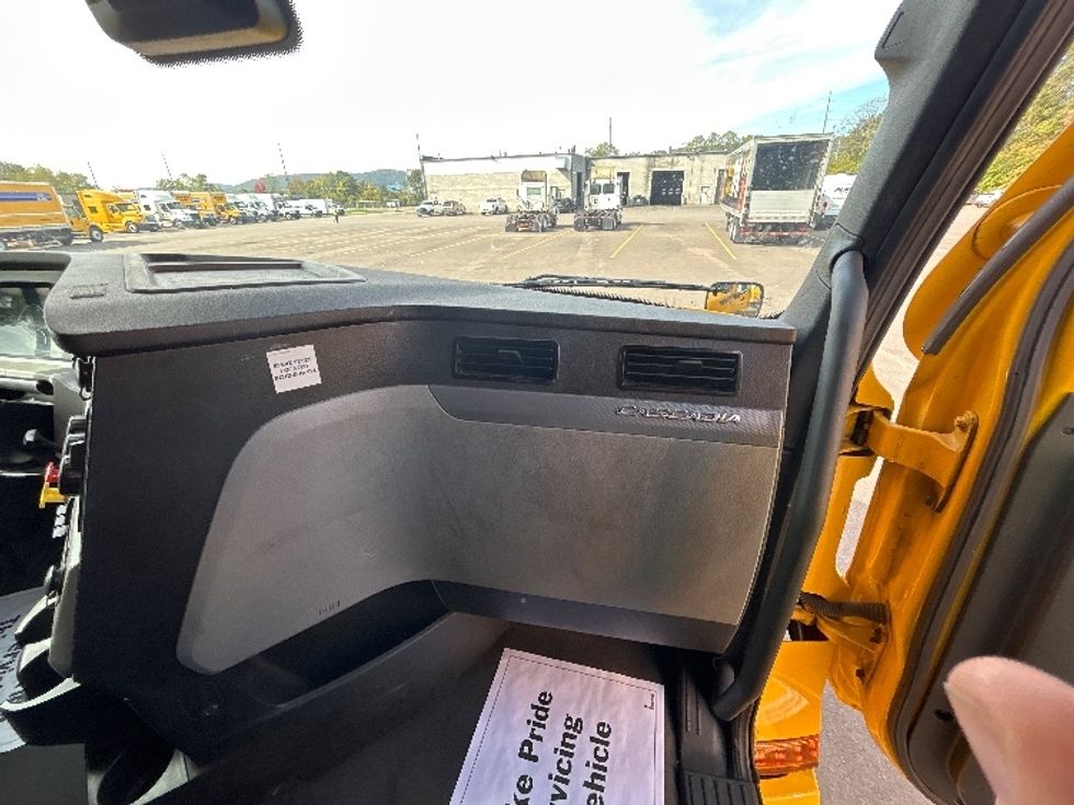 Sleeper Tractor-Heavy Duty Tractors-Freightliner-2022-T12664ST-Elmira-NY-432,516\n\t\tmiles-$ 71,000 - Image 13