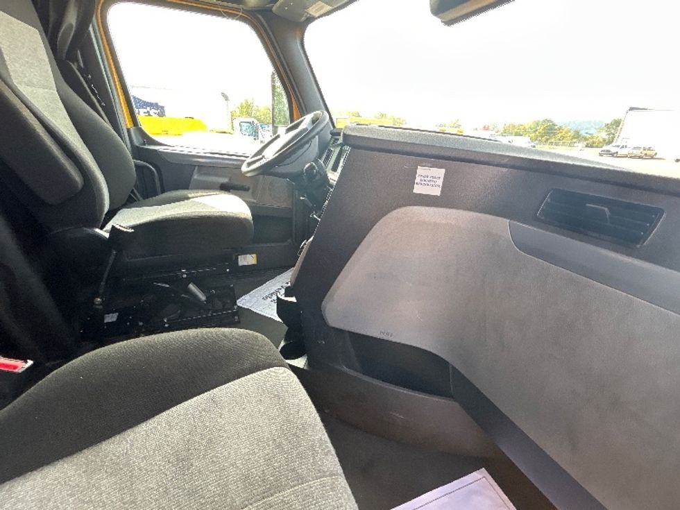 Sleeper Tractor-Heavy Duty Tractors-Freightliner-2022-T12664ST-Elmira-NY-432,516\n\t\tmiles-$ 71,000 - Image 14