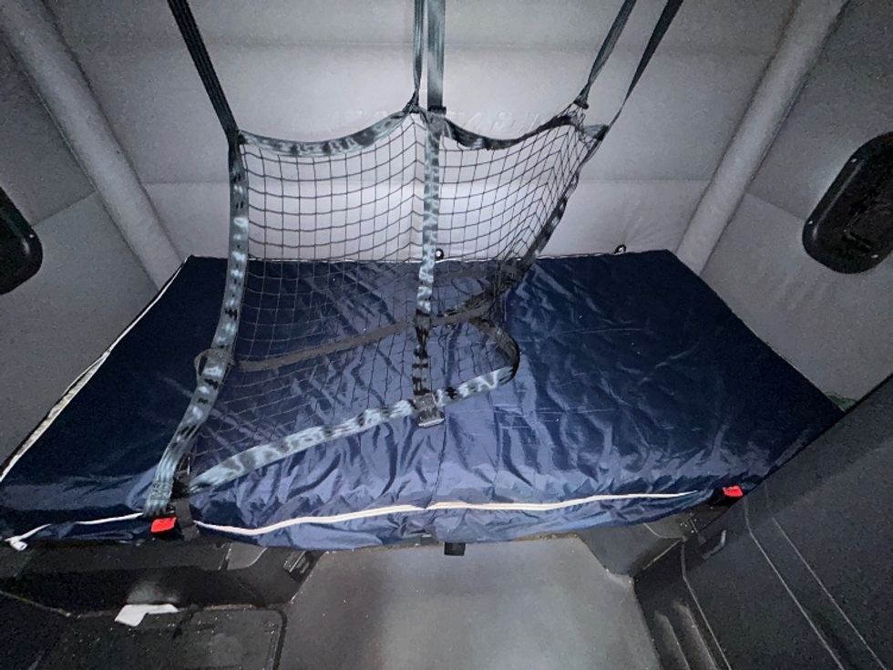 Sleeper Tractor-Heavy Duty Tractors-Freightliner-2022-T12664ST-Elmira-NY-432,516\n\t\tmiles-$ 71,000 - Image 16