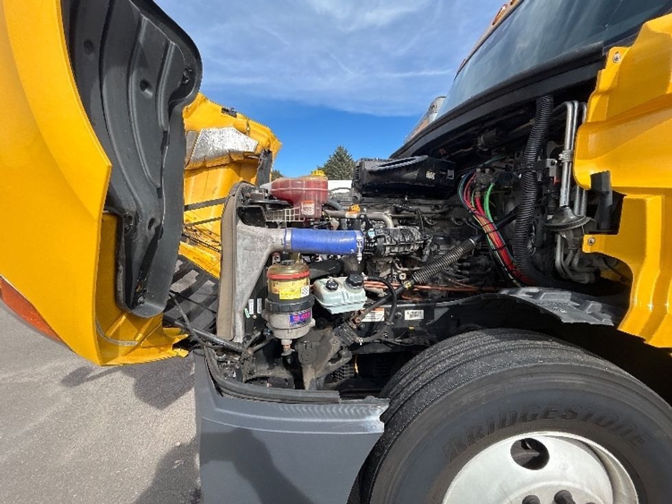 Sleeper Tractor-Heavy Duty Tractors-Freightliner-2022-T12664ST-Elmira-NY-432,516\n\t\tmiles-$ 71,000 - Image 20