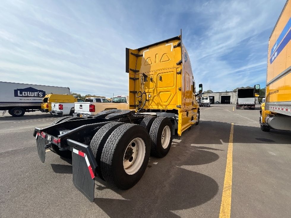 Sleeper Tractor-Heavy Duty Tractors-Freightliner-2022-T12664ST-Elmira-NY-432,516\n\t\tmiles-$ 71,000 - Image 6
