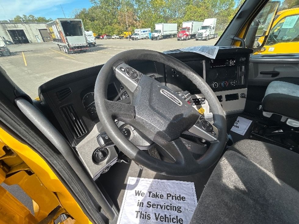 Sleeper Tractor-Heavy Duty Tractors-Freightliner-2022-T12664ST-Elmira-NY-432,516\n\t\tmiles-$ 71,000 - Image 9