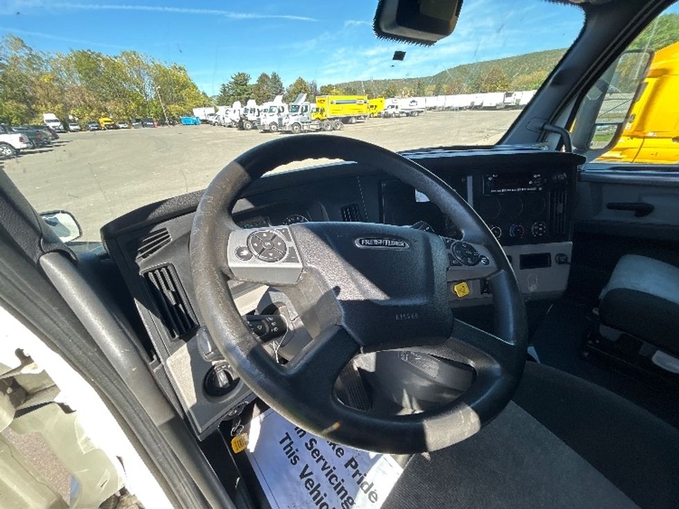 Sleeper Tractor-Heavy Duty Tractors-Freightliner-2022-T12664ST-Elmira-NY-591,958\n\t\tmiles-$ 60,000 - Image 10