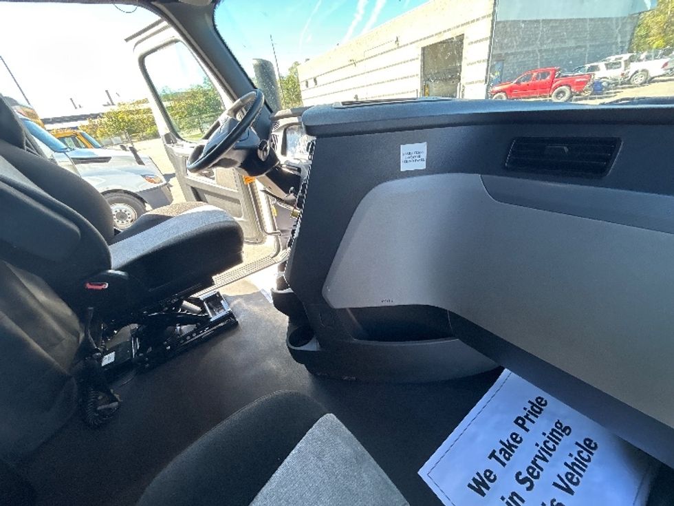 Sleeper Tractor-Heavy Duty Tractors-Freightliner-2022-T12664ST-Elmira-NY-591,958\n\t\tmiles-$ 60,000 - Image 15