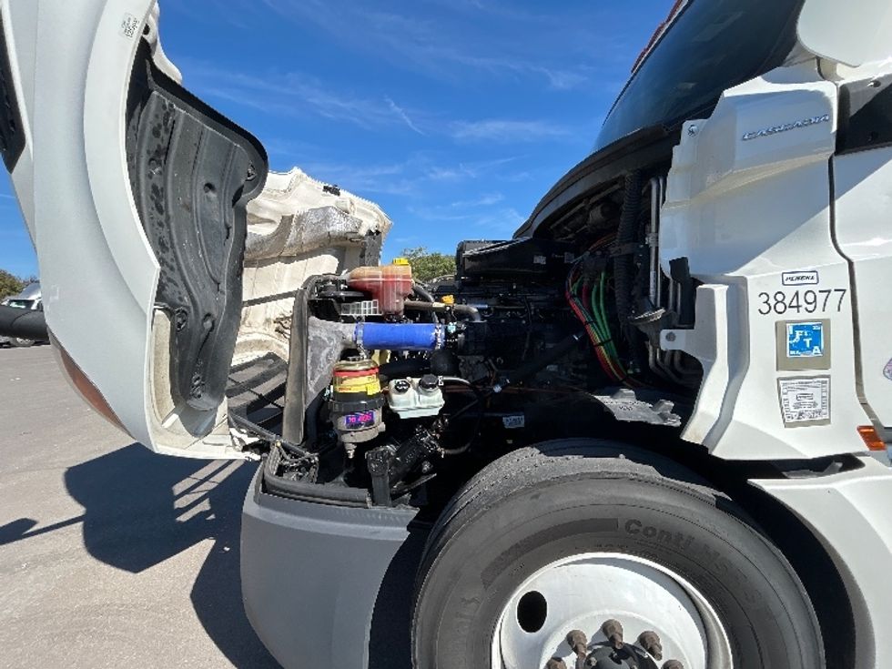 Sleeper Tractor-Heavy Duty Tractors-Freightliner-2022-T12664ST-Elmira-NY-591,958\n\t\tmiles-$ 60,000 - Image 21