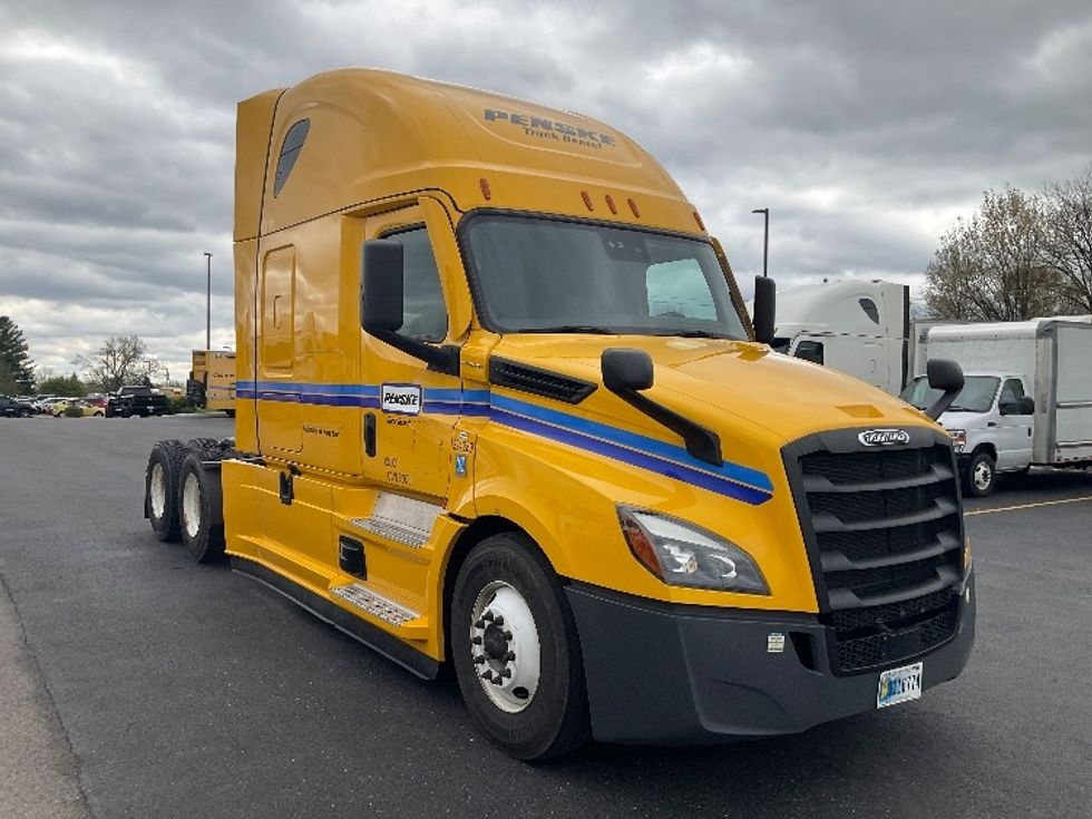 Sleeper Tractor-Heavy Duty Tractors-Freightliner-2022-T12664ST-Erlanger-KY-386,797\n\t\tmiles-$ 76,750 - Image 1