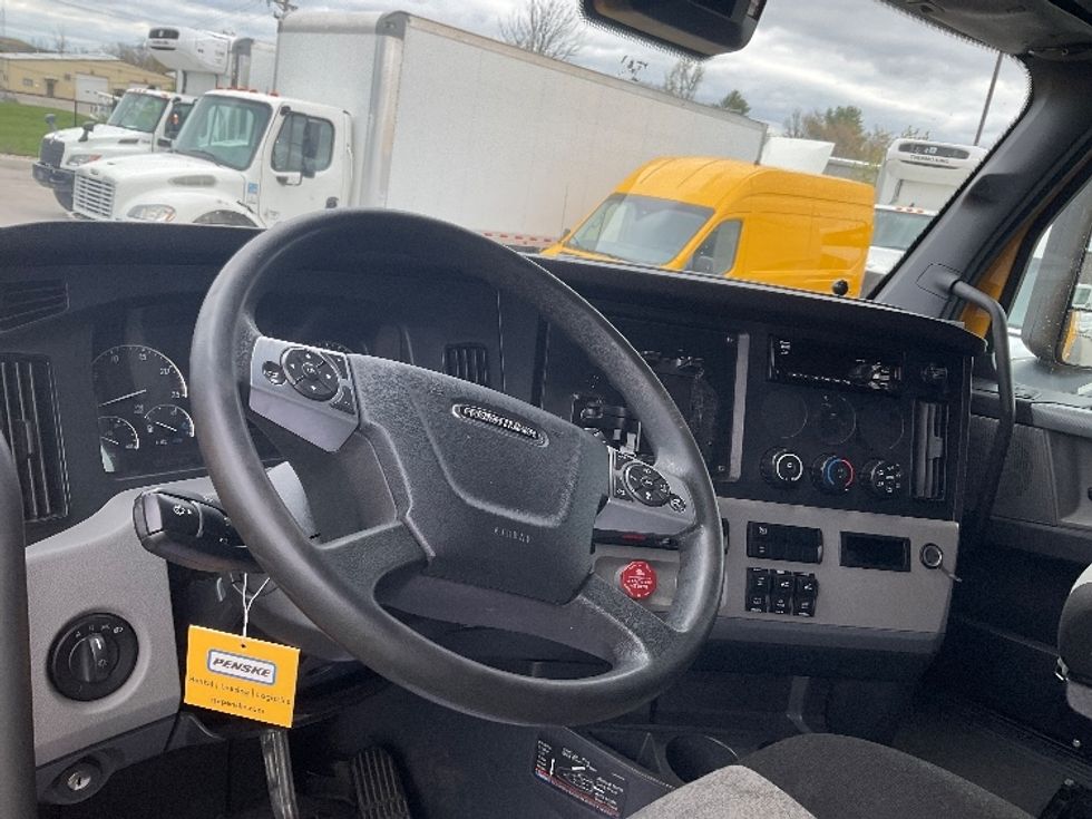 Sleeper Tractor-Heavy Duty Tractors-Freightliner-2022-T12664ST-Erlanger-KY-386,797\n\t\tmiles-$ 76,750 - Image 10