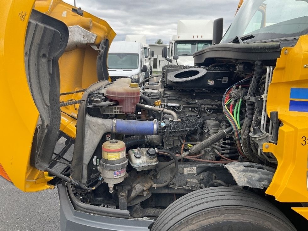 Sleeper Tractor-Heavy Duty Tractors-Freightliner-2022-T12664ST-Erlanger-KY-386,797\n\t\tmiles-$ 76,750 - Image 21