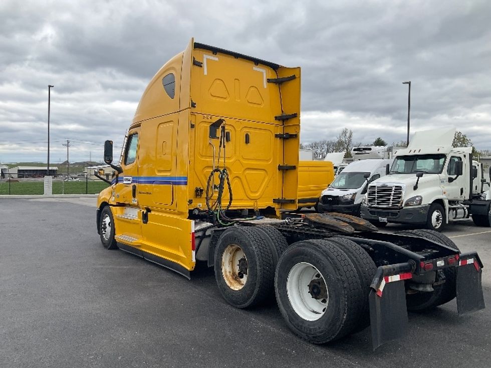 Sleeper Tractor-Heavy Duty Tractors-Freightliner-2022-T12664ST-Erlanger-KY-386,797\n\t\tmiles-$ 76,750 - Image 5