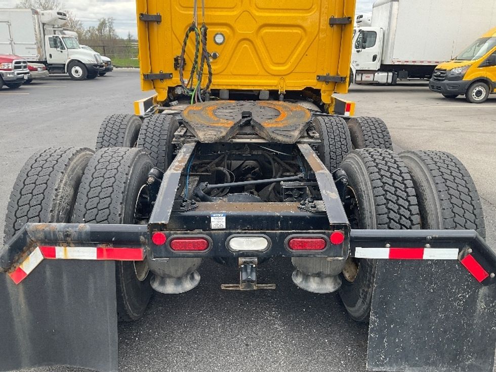 Sleeper Tractor-Heavy Duty Tractors-Freightliner-2022-T12664ST-Erlanger-KY-386,797\n\t\tmiles-$ 76,750 - Image 6