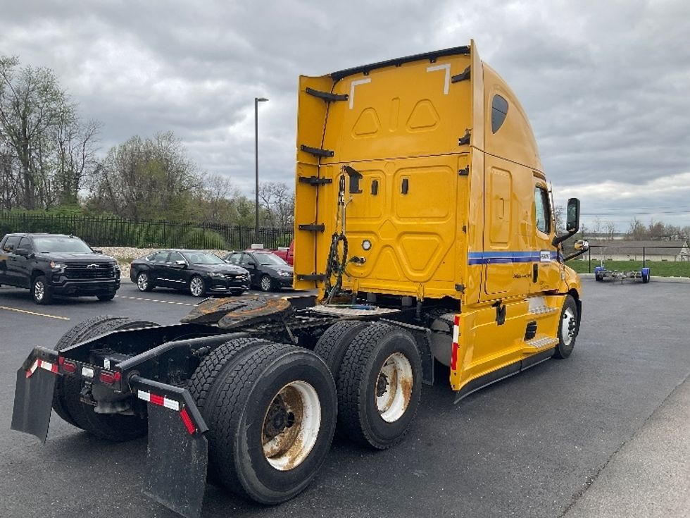 Sleeper Tractor-Heavy Duty Tractors-Freightliner-2022-T12664ST-Erlanger-KY-386,797\n\t\tmiles-$ 76,750 - Image 7