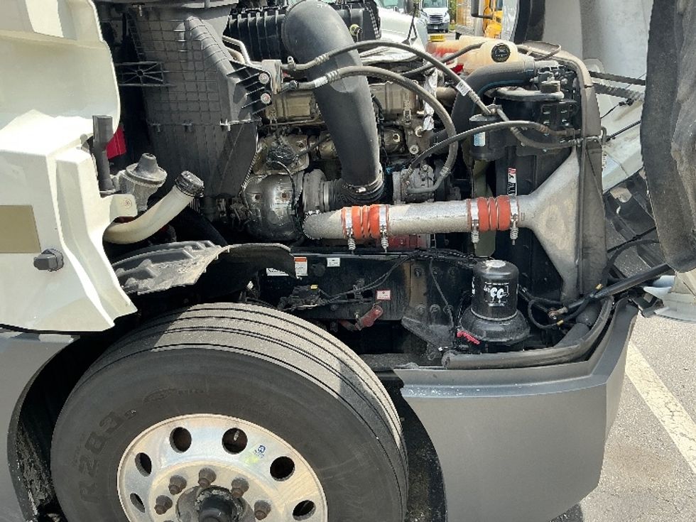 Sleeper Tractor-Heavy Duty Tractors-Freightliner-2022-T12664ST-Erlanger-KY-389,356\n\t\tmiles-$ 74,500 - Image 20