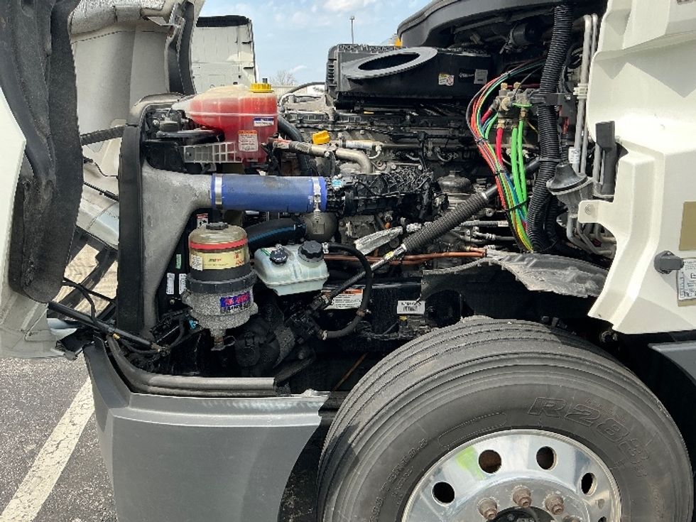 Sleeper Tractor-Heavy Duty Tractors-Freightliner-2022-T12664ST-Erlanger-KY-389,356\n\t\tmiles-$ 74,500 - Image 21