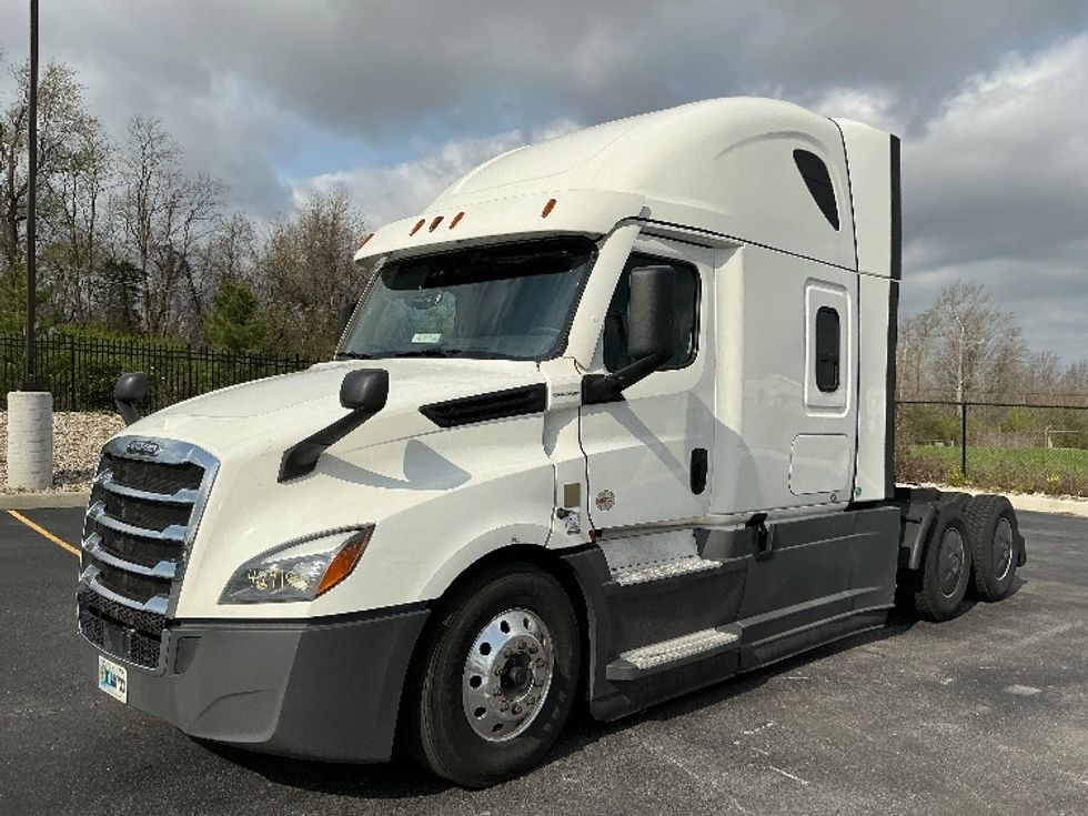 Sleeper Tractor-Heavy Duty Tractors-Freightliner-2022-T12664ST-Erlanger-KY-389,356\n\t\tmiles-$ 74,500 - Image 3