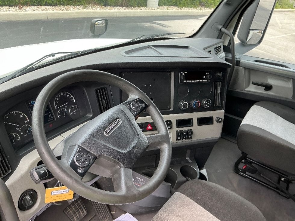 Sleeper Tractor-Heavy Duty Tractors-Freightliner-2022-T12664ST-Erlanger-KY-407,000\n\t\tmiles-$ 83,750 - Image 10