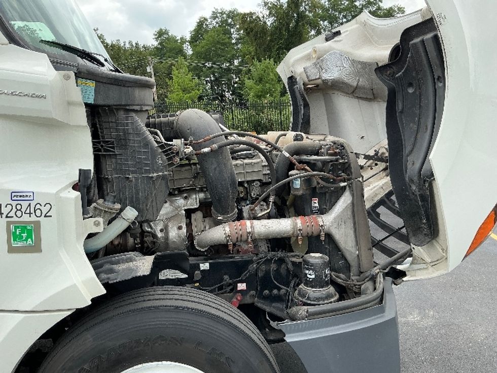 Sleeper Tractor-Heavy Duty Tractors-Freightliner-2022-T12664ST-Erlanger-KY-407,000\n\t\tmiles-$ 83,750 - Image 20