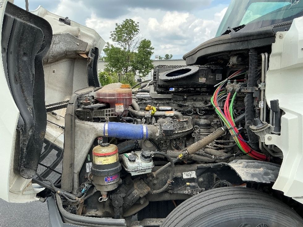 Sleeper Tractor-Heavy Duty Tractors-Freightliner-2022-T12664ST-Erlanger-KY-407,000\n\t\tmiles-$ 83,750 - Image 21