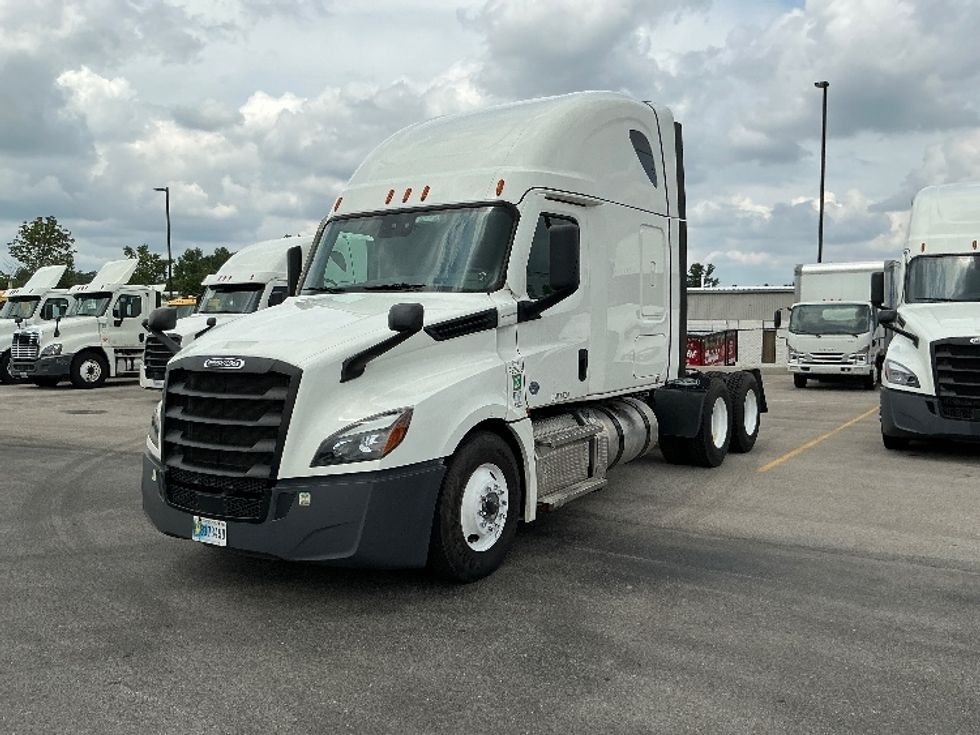 Sleeper Tractor-Heavy Duty Tractors-Freightliner-2022-T12664ST-Erlanger-KY-407,000\n\t\tmiles-$ 83,750 - Image 3