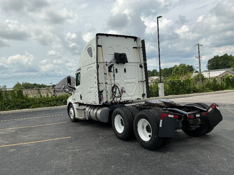 Sleeper Tractor-Heavy Duty Tractors-Freightliner-2022-T12664ST-Erlanger-KY-407,000\n\t\tmiles-$ 83,750 - Image 5