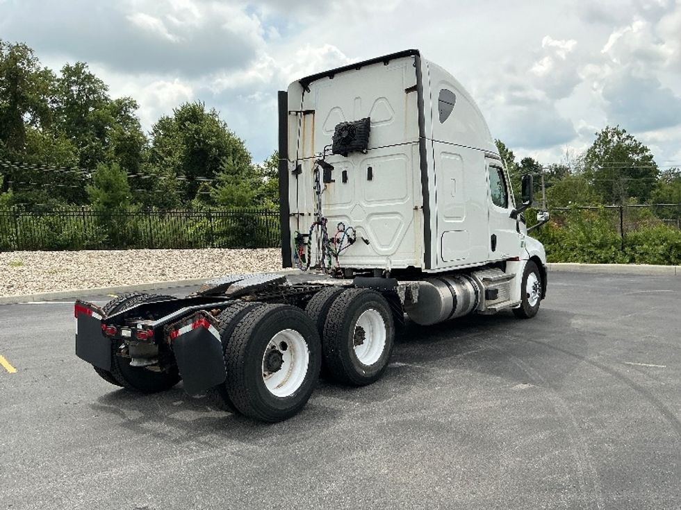 Sleeper Tractor-Heavy Duty Tractors-Freightliner-2022-T12664ST-Erlanger-KY-407,000\n\t\tmiles-$ 83,750 - Image 7