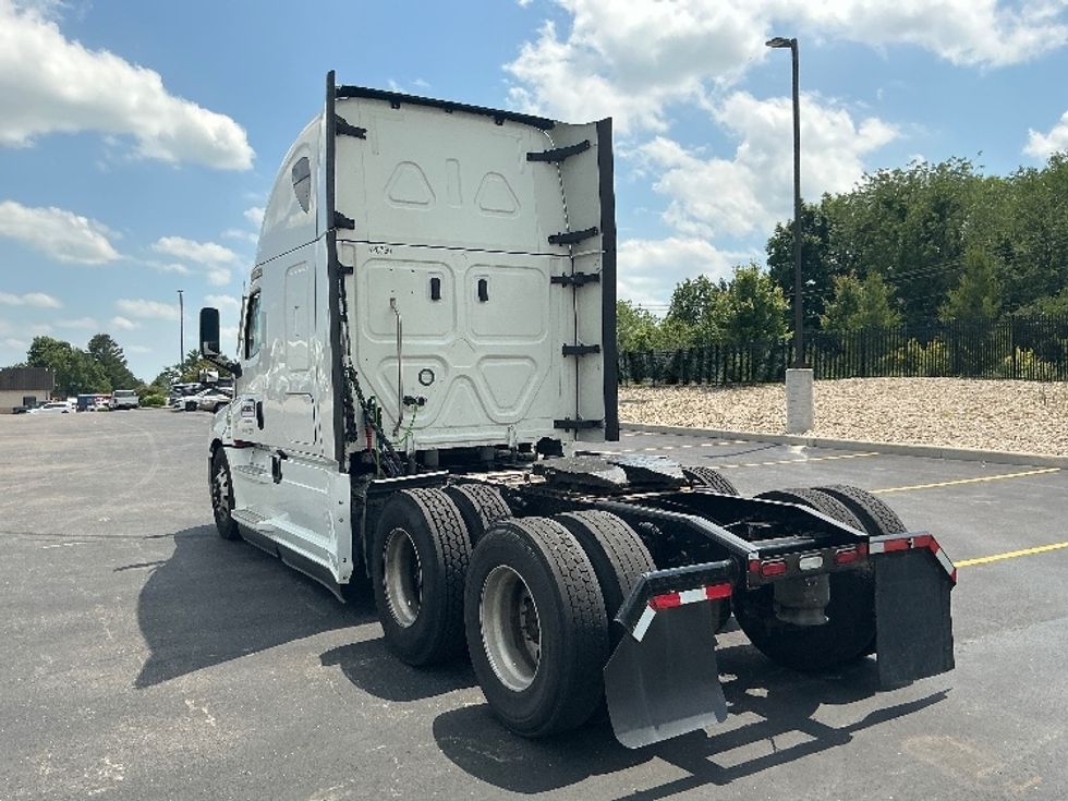 Sleeper Tractor-Heavy Duty Tractors-Freightliner-2022-T12664ST-Erlanger-KY-421,024\n\t\tmiles-$ 78,000 - Image 5