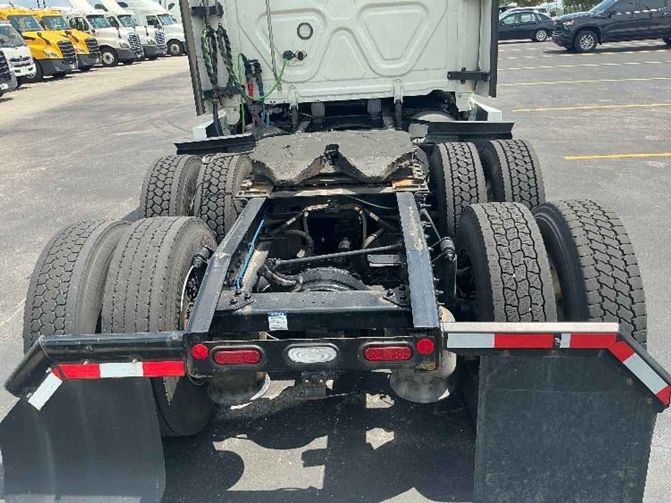 Sleeper Tractor-Heavy Duty Tractors-Freightliner-2022-T12664ST-Erlanger-KY-421,024\n\t\tmiles-$ 78,000 - Image 6