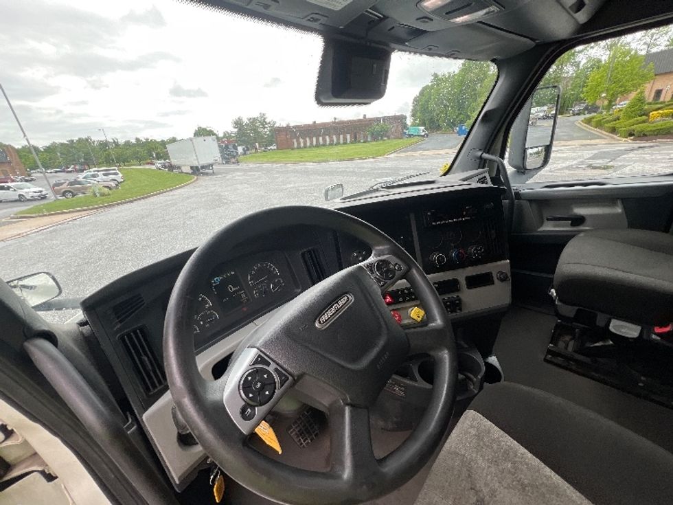 Sleeper Tractor-Heavy Duty Tractors-Freightliner-2022-T12664ST-Essex-MD-475,295\n\t\tmiles-$ 73,750 - Image 10